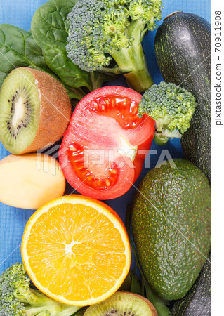 Fruits and vegetables containing vitamin K, potassium, natural minerals and dietary fiber Fruits and vegetables containing vitamin K, potassium, natural minerals and dietary fiber 70911908