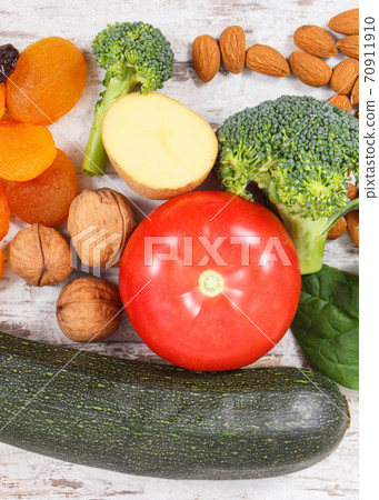 Fruits and vegetables containing vitamin K, potassium, natural minerals and dietary fiber Fruits and vegetables containing vitamin K, potassium, natural minerals and dietary fiber 70911910