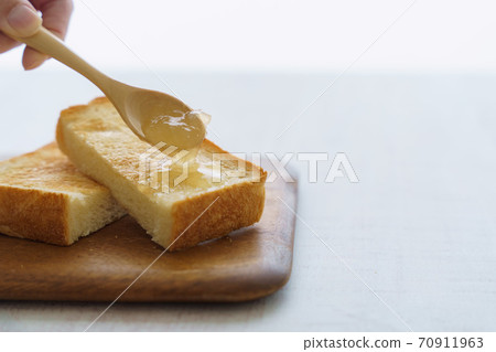 Apple jam toast Apple jam toast 70911963
