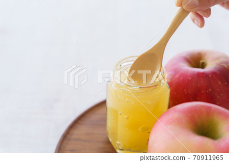 Apple jam toast Apple jam toast 70911965