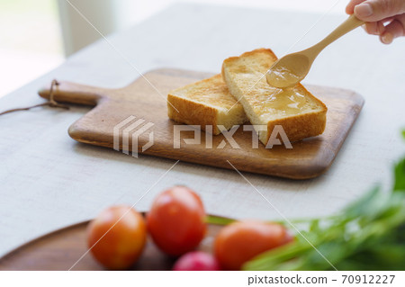 Apple jam toast Apple jam toast 70912227