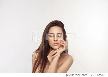 Beauty Face. Beautiful Woman With Natural Makeup. Closeup Portrait Of Model Girl With Healthy Smooth Facial Skin. 70912568