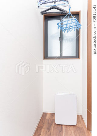 Dehumidifier and hanger Dehumidifier and hanger 70913142