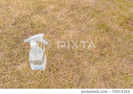 噴灑除草劑 70914268