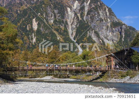 《Nagano Prefecture》 Autumn Kamikochi Kappa Bridge and Hotaka Mountain Range 《Nagano Prefecture》 Autumn Kamikochi Kappa Bridge and Hotaka Mountain Range 70915651