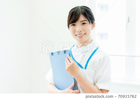 護理員女人[肖像] 70915762
