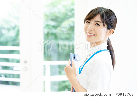 護理員女人[肖像] 70915765