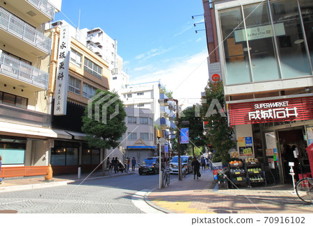 Azabu Juban Shopping Street Minato Ward 70916102