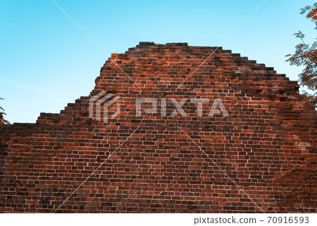 Neat brick wall of old brick Neat brick wall of old brick 70916593