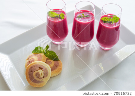 甜菜根冷湯和可愛的甜菜根餅乾 70916722