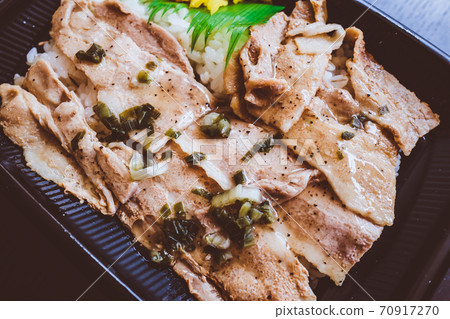 Bento green onion salt pork ribs heavy sideways Bento green onion salt pork ribs heavy sideways 70917270