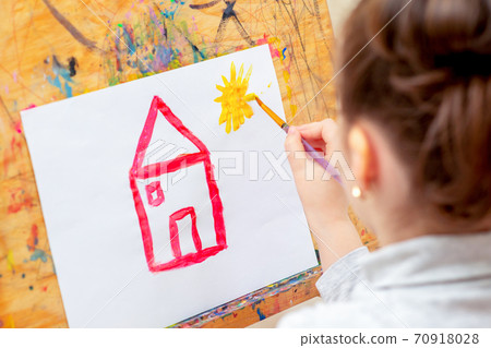 Child is drawing house. 70918028