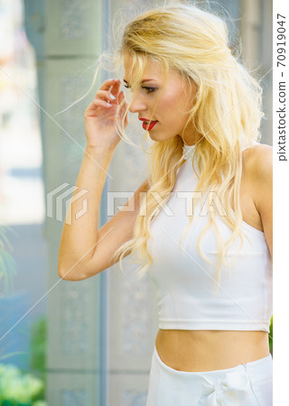 Elegant woman looking at shop window 70919047