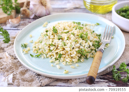 Fried pearl barley with parsley, garlic and olive oil 70919555