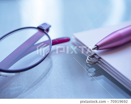 Business image · document · glasses · women 70919692