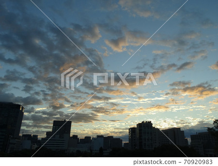 黎明前的城市 黎明前的城市 70920983