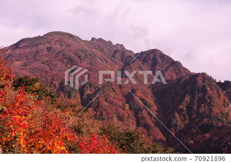 八海山的秋葉 70921896