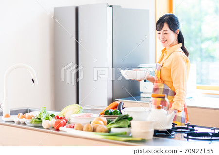 Middle-aged housewife in the kitchen 70922135