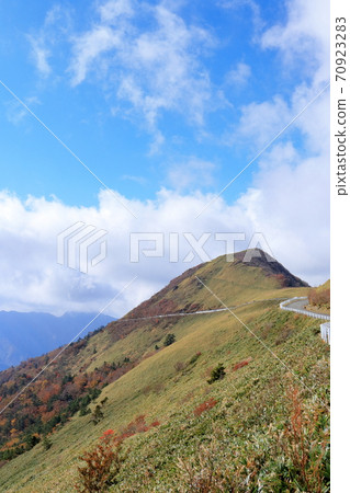 UFO Line Jinengonokasaki Autumn (Kamegamori Road, Kochi Prefecture) 70923283