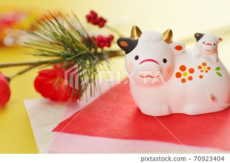 New Year image Ox year figurine New Year image Ox year figurine 70923404