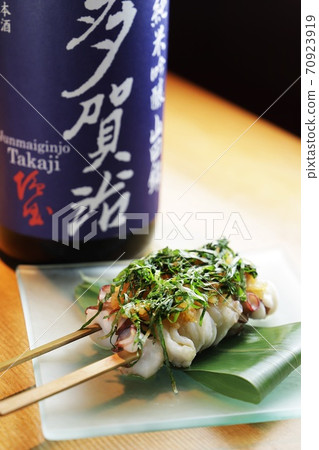 Octopus skewers with plenty of perilla that goes well with Tagaji's sake Octopus skewers with plenty of perilla that goes well with Tagaji's sake 70923919
