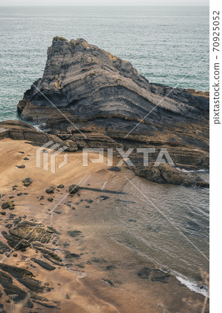 Wild beach with rocks and sea entrances Wild beach with rocks and sea entrances 70925052