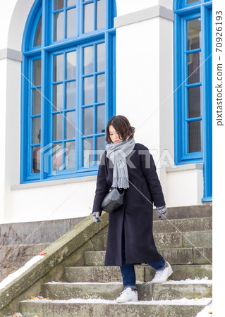 A young woman sightseeing in Motomachi, Hakodate 70926193