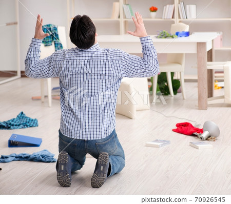 Man found his house after burglary robbed by burglars Man found his house after burglary robbed by burglars 70926545