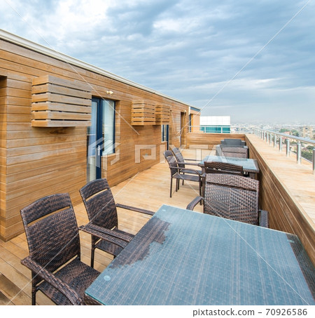 Terrace cafe on top floor 70926586