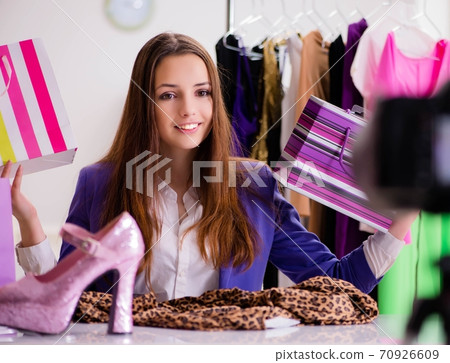 Fashion blogger recording video for blog Fashion blogger recording video for blog 70926609