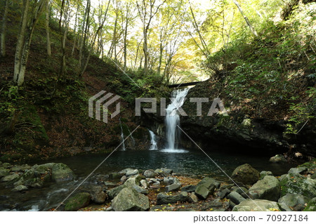 Adatara Valley on Mt. Adatara in Fukushima Prefecture during the peak season of autumn leaves Adatara Valley on Mt. Adatara in Fukushima Prefecture during the peak season of autumn leaves 70927184