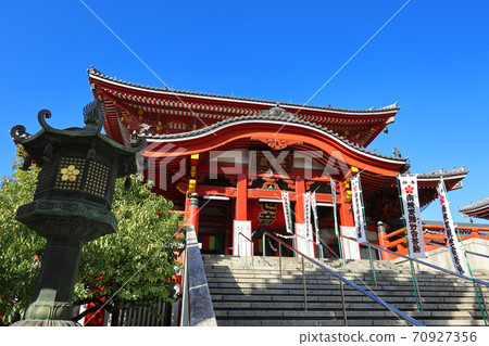 Osu Kannon, one of Japan's three major Kannon <Nagoya City, Aichi Prefecture> 70927356