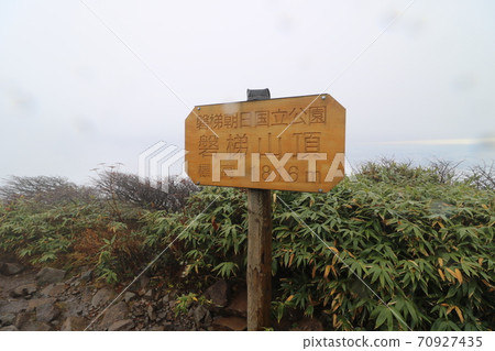 秋天的秋葉季節在福島縣的萬代山山頂 70927435