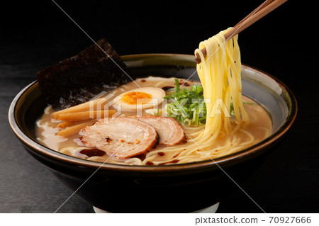 醬油和豬肉拉麵 70927666