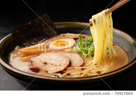 醬油和豬肉拉麵 70927669