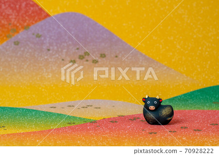 Cute cow figurine 70928222