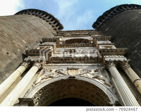Castel Nuovo triumphal arch entrance in Naples, Italy 70928487