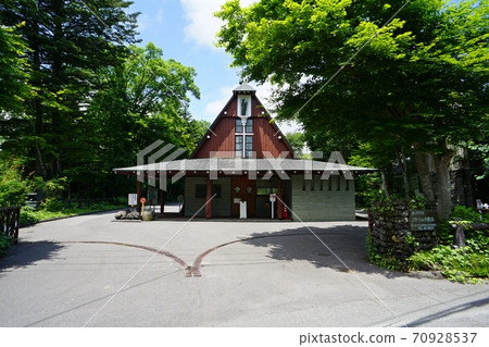 新鮮的綠色輕井澤聖保羅天主教堂 新鮮的綠色輕井澤聖保羅天主教堂 70928537