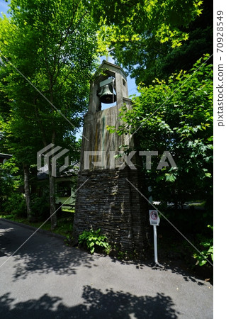 新鮮的綠色輕井澤聖保羅天主教堂 新鮮的綠色輕井澤聖保羅天主教堂 70928549