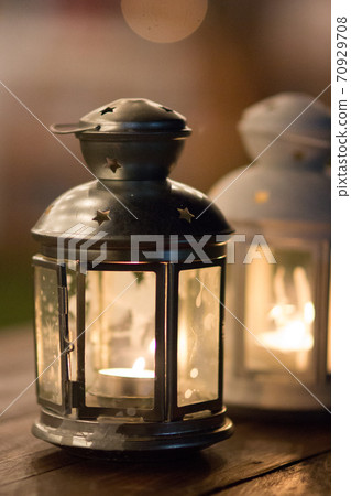 Lanterns on a wood table on an outdoors wedding banquet Lanterns on a wood table on an outdoors wedding banquet 70929708
