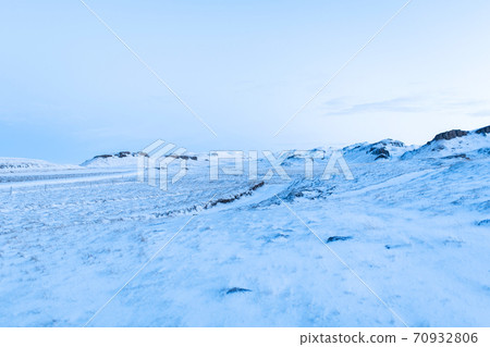 Iceland's incredible fields and plains landscape in winter. The ground is covered with snow. Large spaces. The beauty of winter nature Iceland's incredible fields and plains landscape in winter. The ground is covered with snow. Large spaces. The beauty of winter nature 70932806