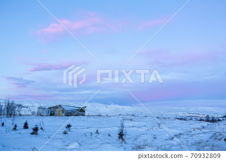 Natural winter landscape of a house in the middle of a snowy field in iceland Natural winter landscape of a house in the middle of a snowy field in iceland 70932809