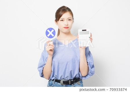 有計算器的一位小姐 70933874