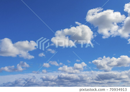 令人耳目一新的藍天 70934913