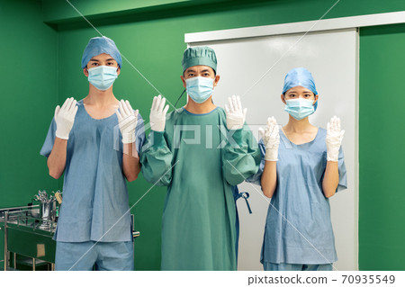 Image of surgeon 70935549