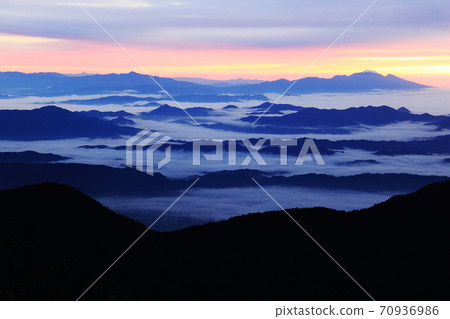 Morning in the Northern Alps Scenery from Mt. Tsubakuro Sunrise, sea of clouds, Mt. Asama, Mt. Azumaya distant view Morning in the Northern Alps Scenery from Mt. Tsubakuro Sunrise, sea of clouds, Mt. Asama, Mt. Azumaya distant view 70936986