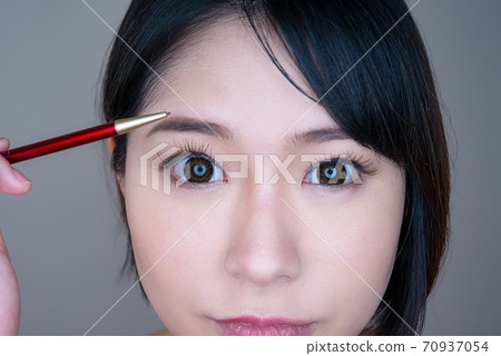 Young women's eye makeup up 70937054