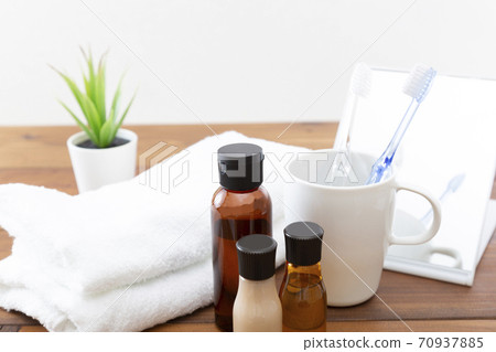 Toiletries 70937885