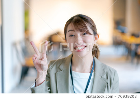 阿拉薩工作的女人兩個 70939208