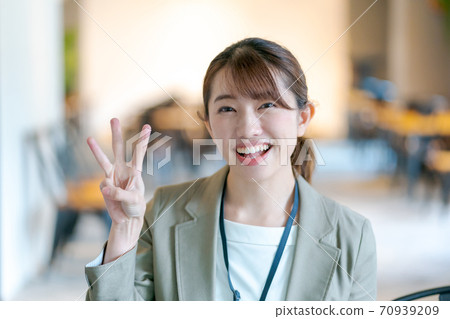 Arasa工作的女人三 70939209